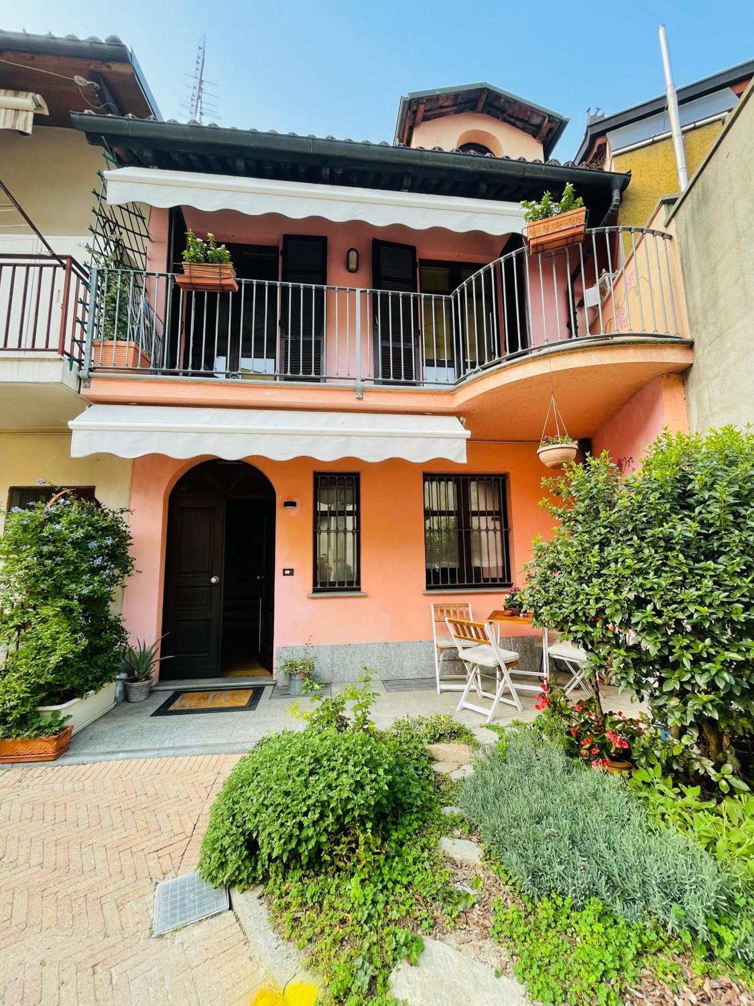 Casa Caroli, Charme E Comfort Nel Cuore Di Alba Екстер'єр фото