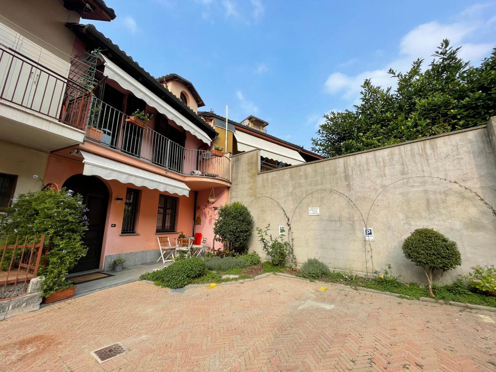 Casa Caroli, Charme E Comfort Nel Cuore Di Alba Екстер'єр фото