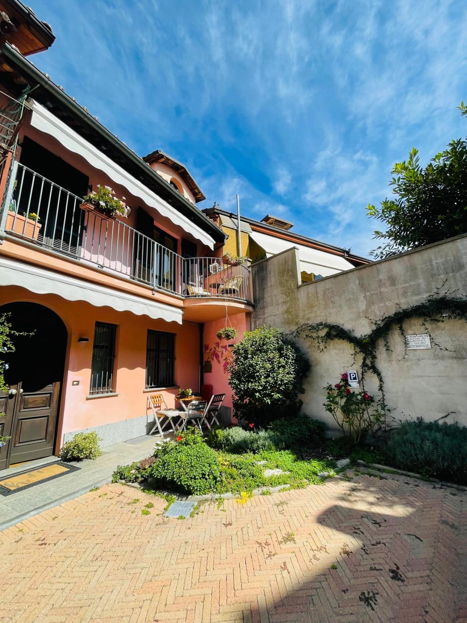 Casa Caroli, Charme E Comfort Nel Cuore Di Alba Екстер'єр фото