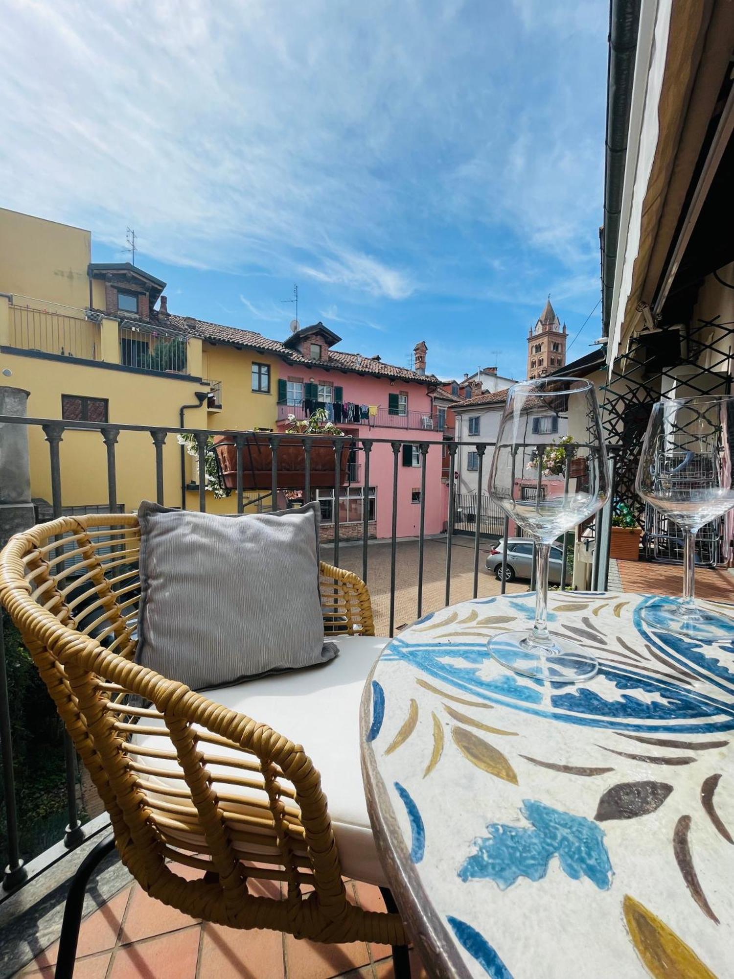 Casa Caroli, Charme E Comfort Nel Cuore Di Alba Екстер'єр фото