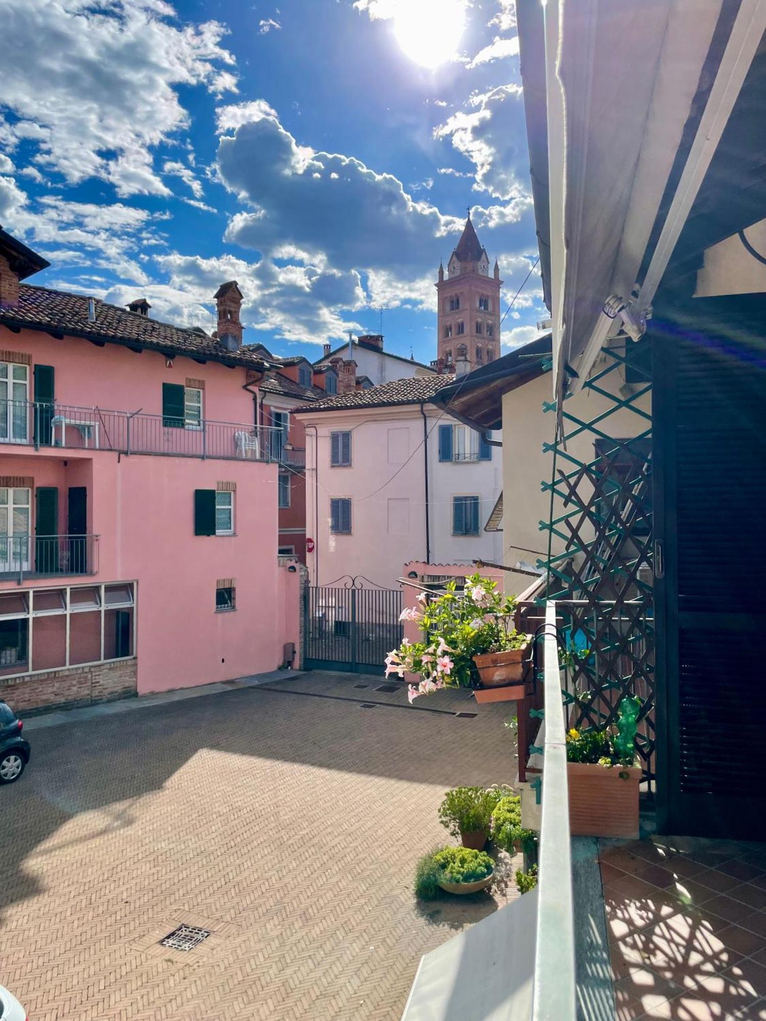 Casa Caroli, Charme E Comfort Nel Cuore Di Alba Екстер'єр фото