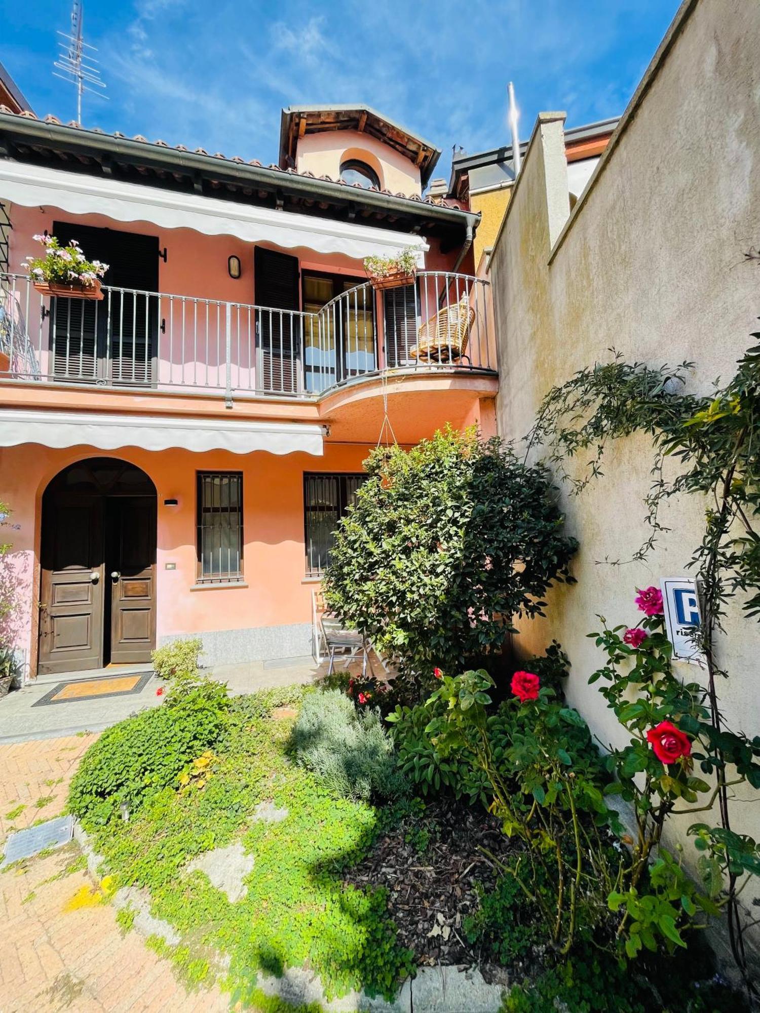 Casa Caroli, Charme E Comfort Nel Cuore Di Alba Екстер'єр фото