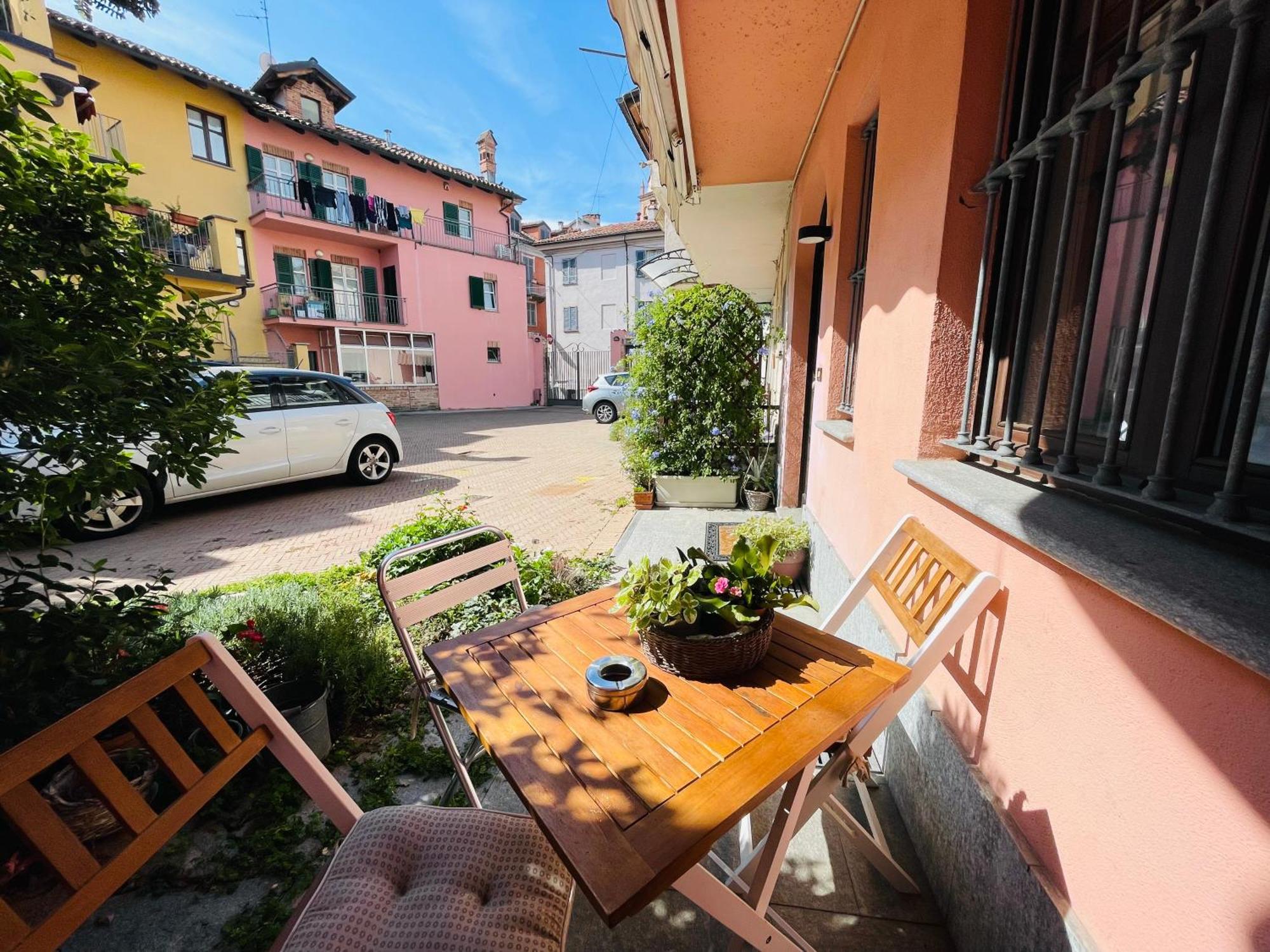 Casa Caroli, Charme E Comfort Nel Cuore Di Alba Екстер'єр фото